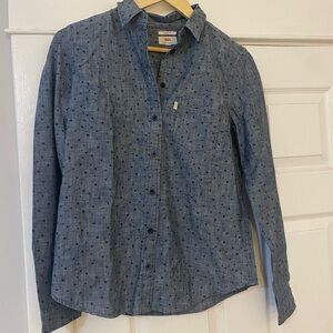 Levi's star   Button Front Shirt, Size small never worn